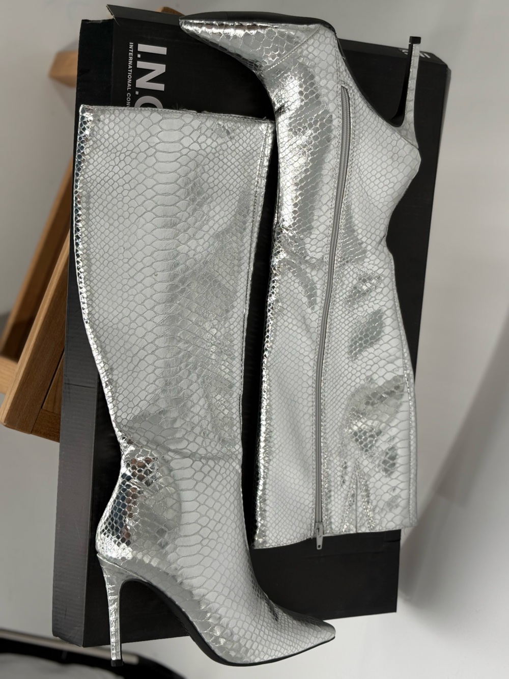 INC RAJELEP Silver Metallic Snake High heels size 8.5 M